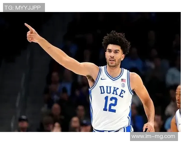 杜克新星卡梅隆布泽尔闪耀赛场砍下32分助球队开季豪取18胜1负